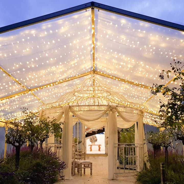 4 Reasons to Hire a Marquee for Your Party